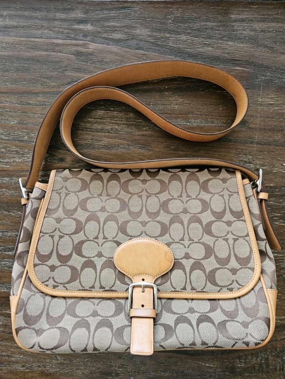 VINTAGE Coach 6081 Brown Signature C Cross Body Bag. Gently Used